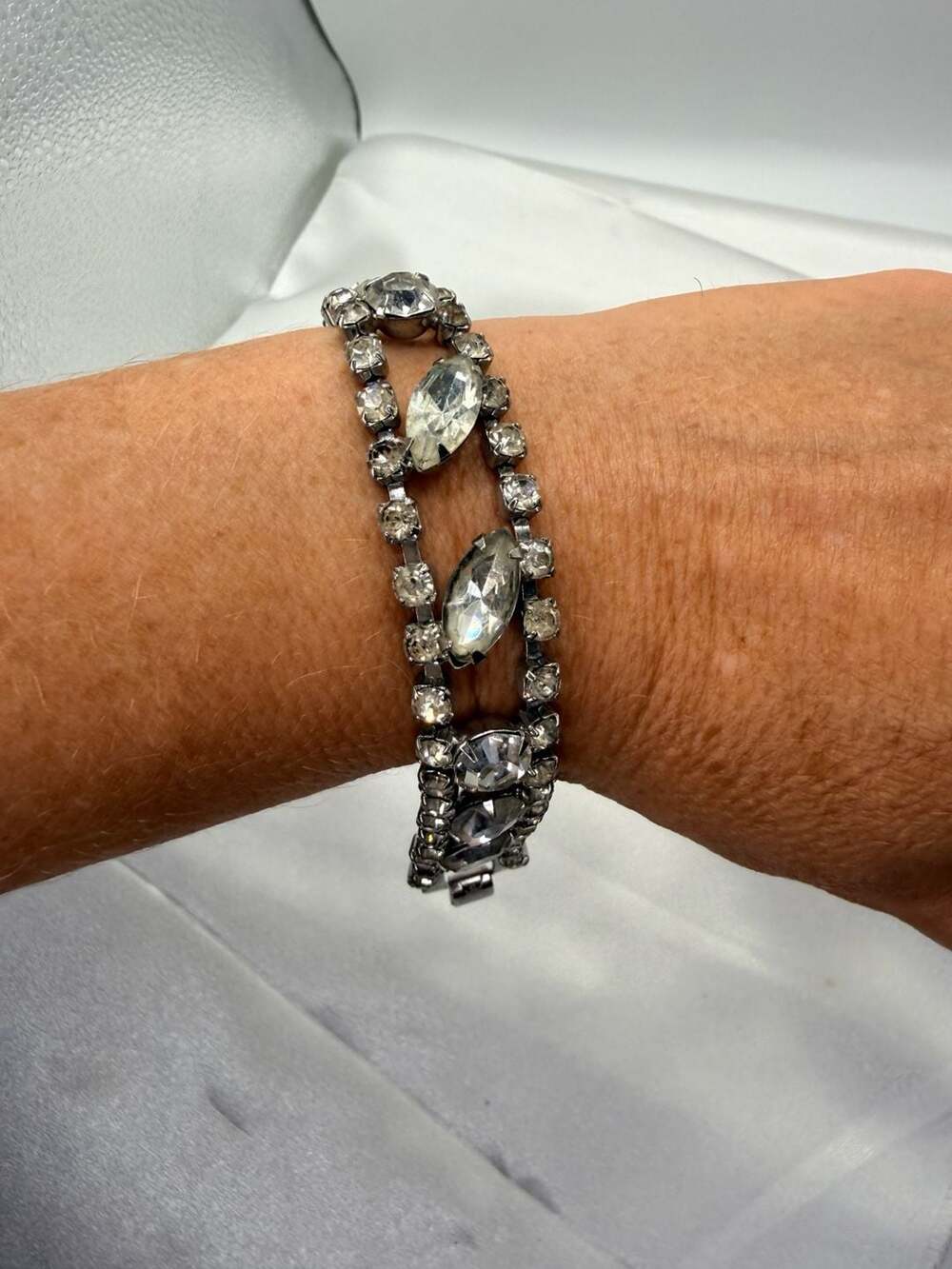Vintage Rhinestone Bracelet Size 7 Inch Silver Tone